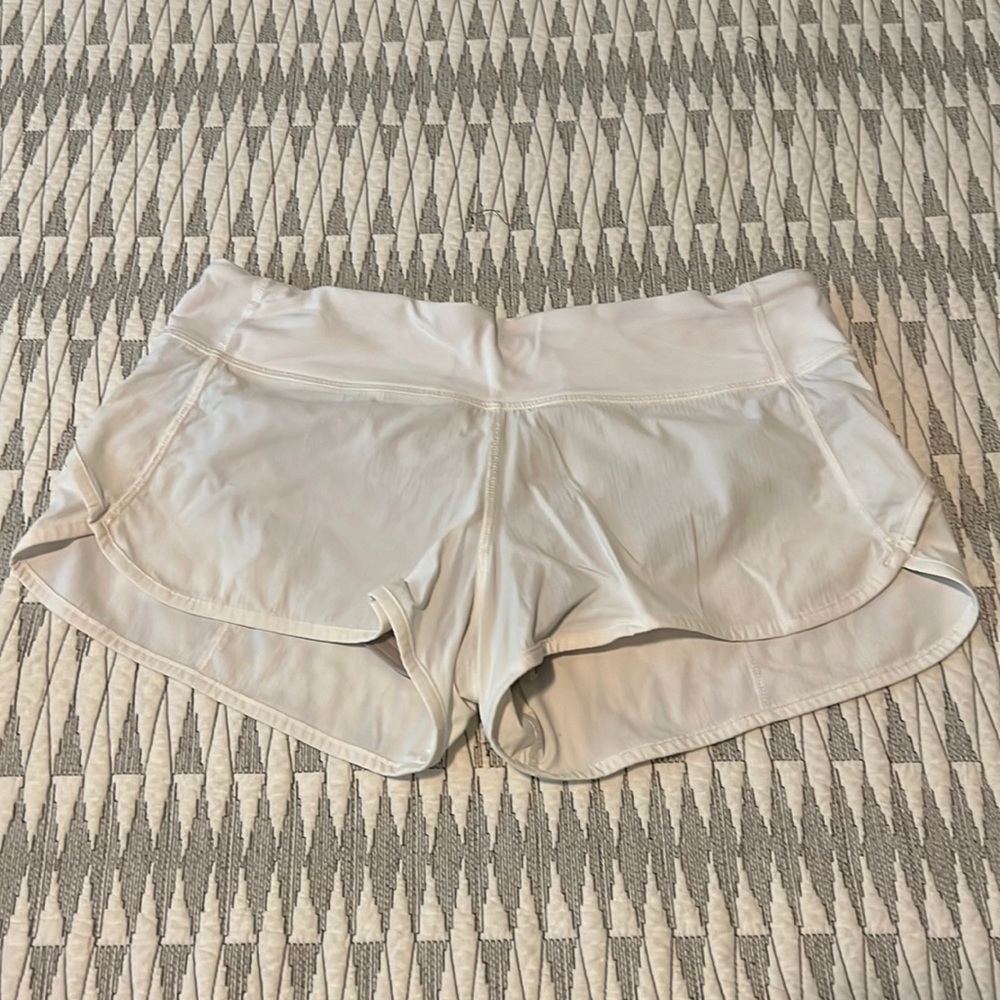 White lily lemon shorts